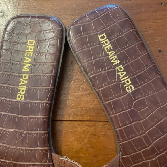 Brown Faux Leather Slip on Flats Sandals Women’s Size 9 - Picture 8 of 10